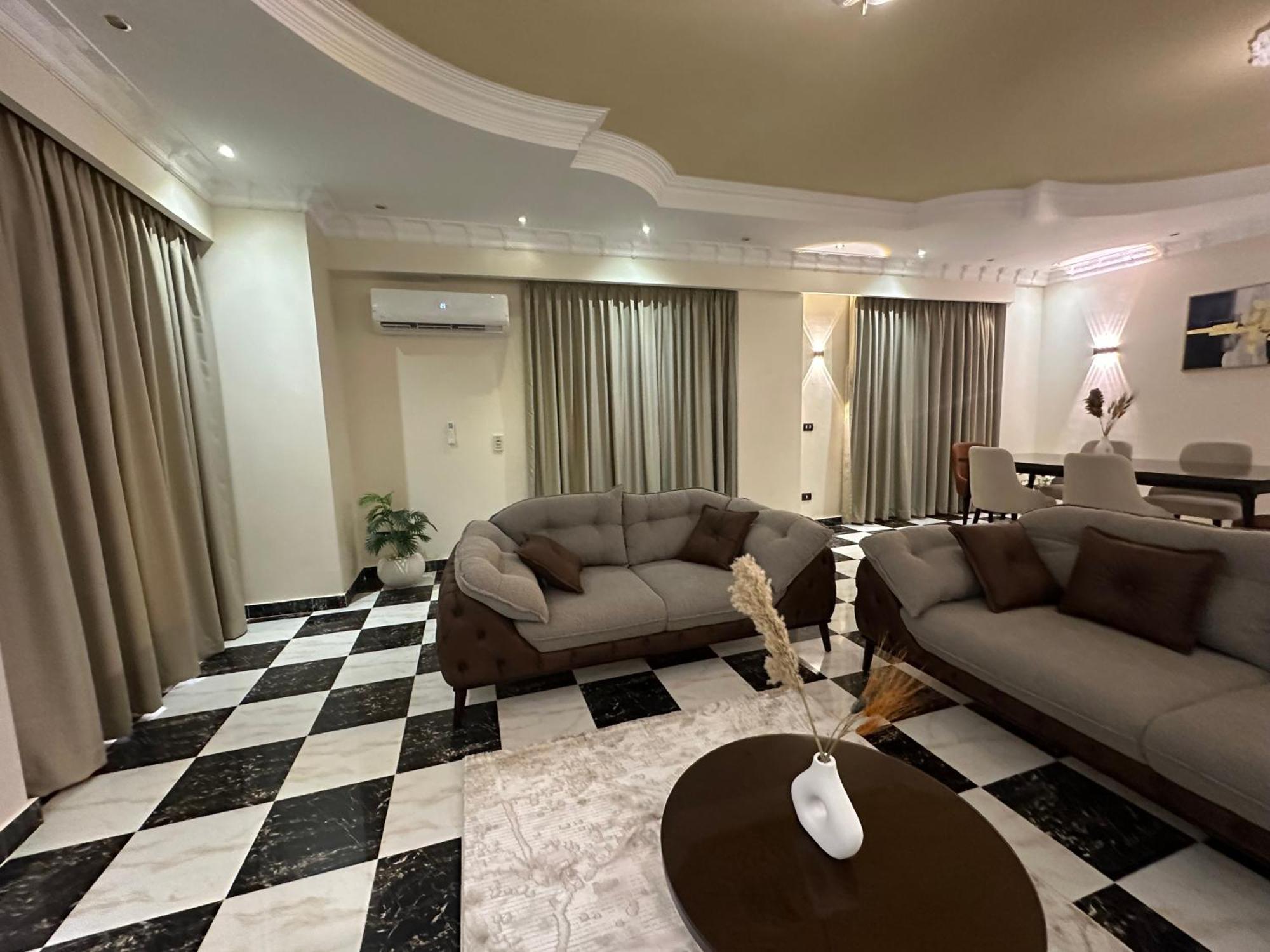 Daire Chessboard Oasis By Bc *