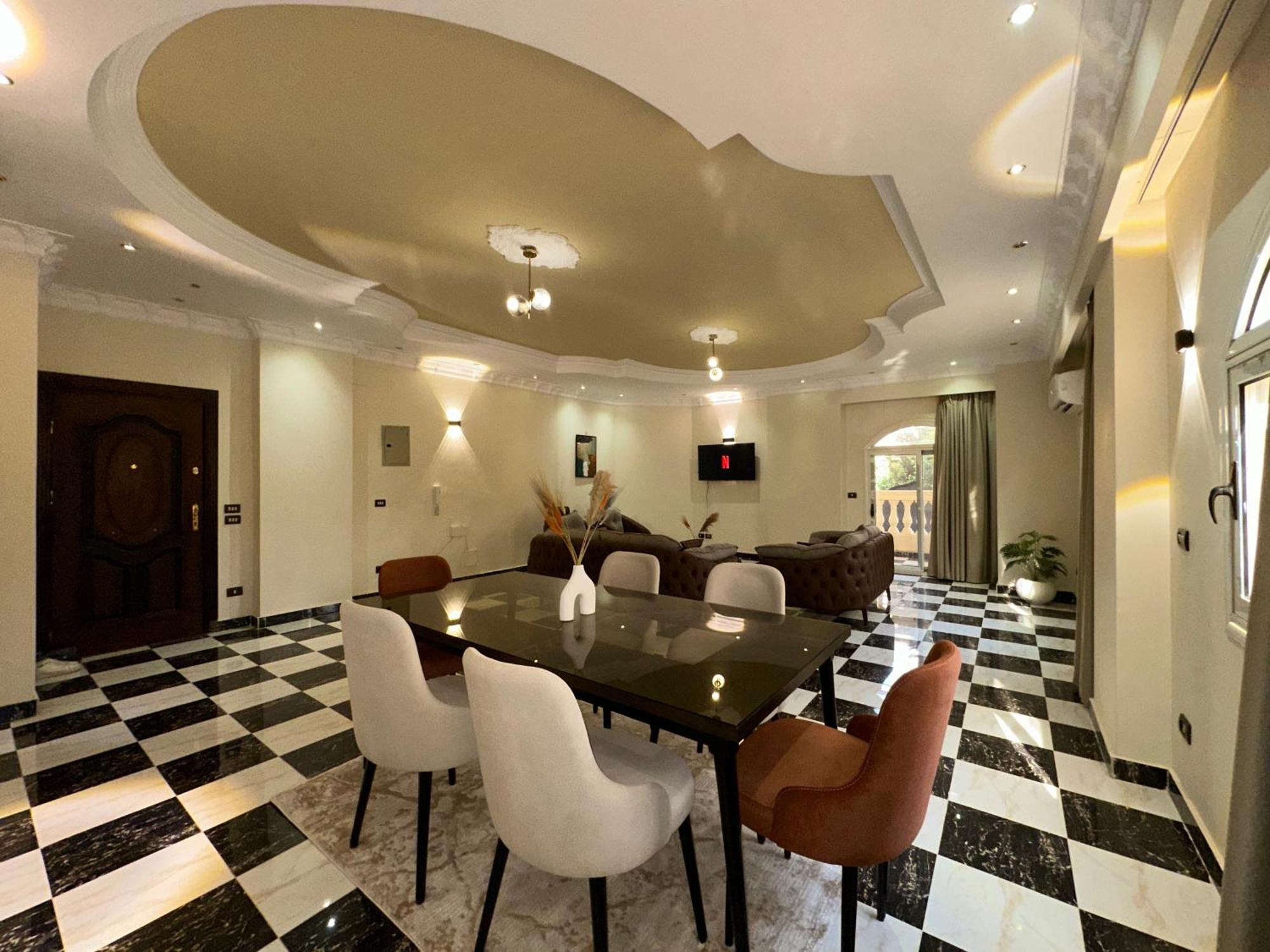Daire Chessboard Oasis By Bc Kahire
