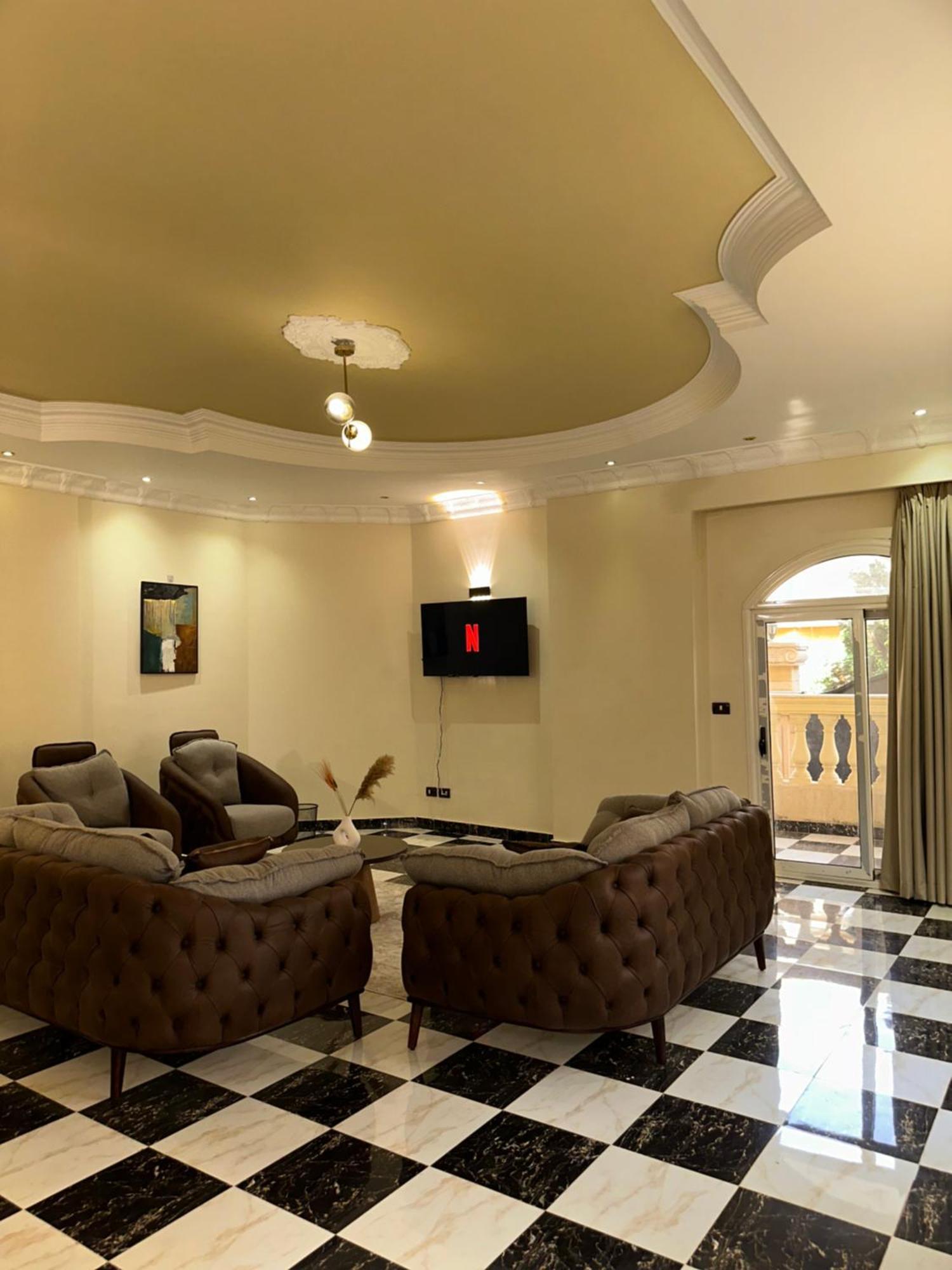 Daire Chessboard Oasis By Bc Kahire